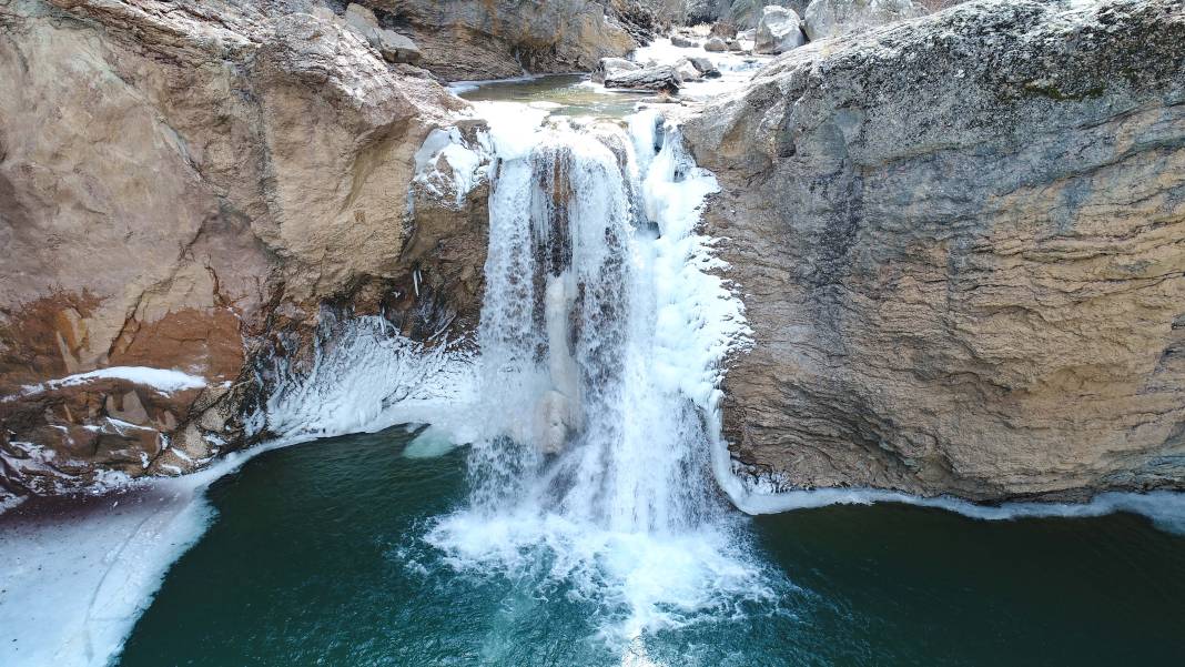 Konya'nın bu şelalesi buz tuttu 5